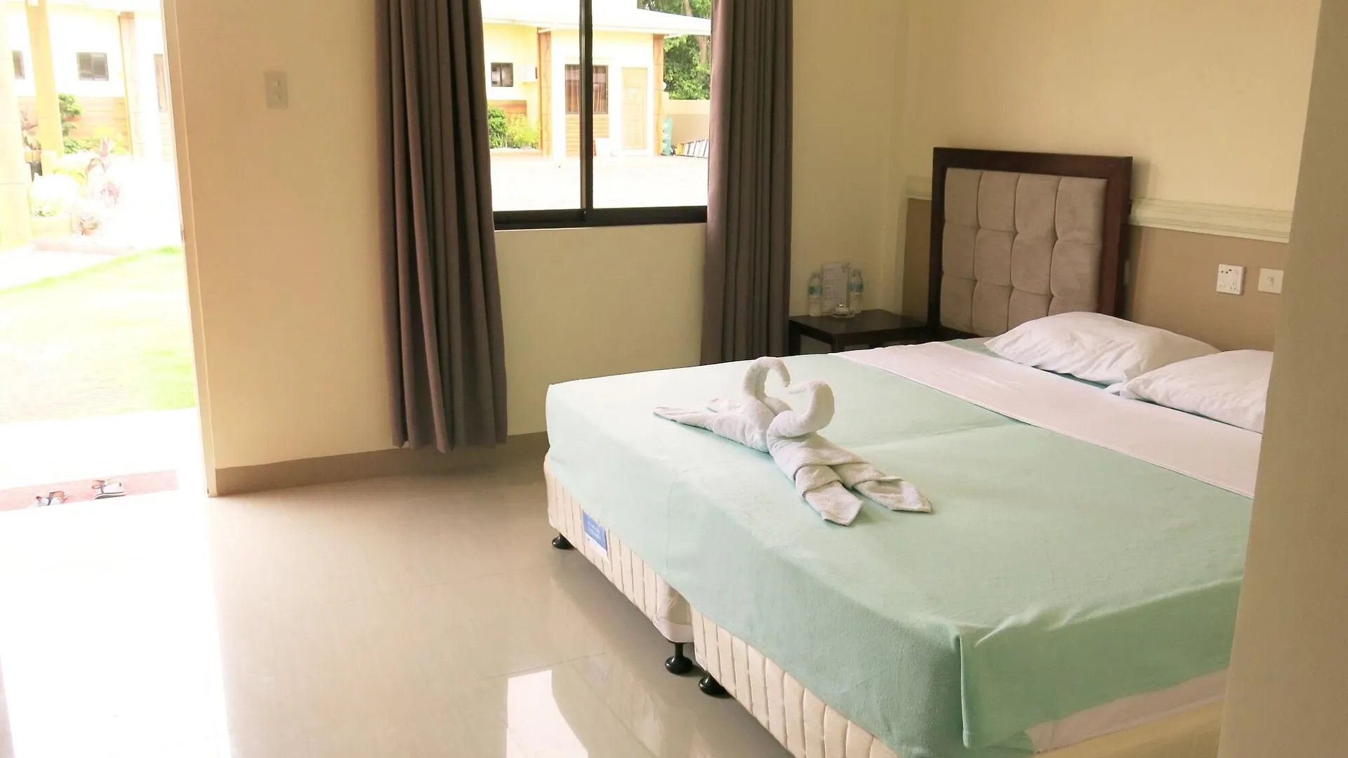 Relax Divers Bohol Tangnan Hotel